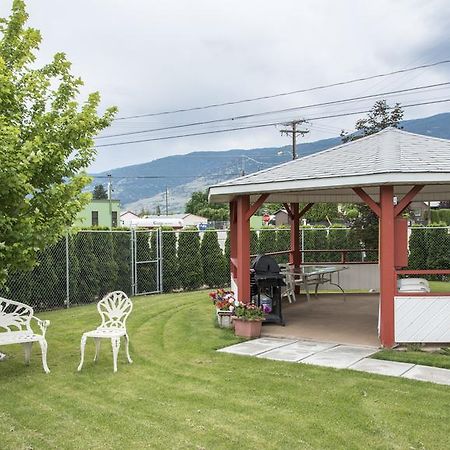 Maple Leaf Motel Inn Towne 오소유스 외부 사진
