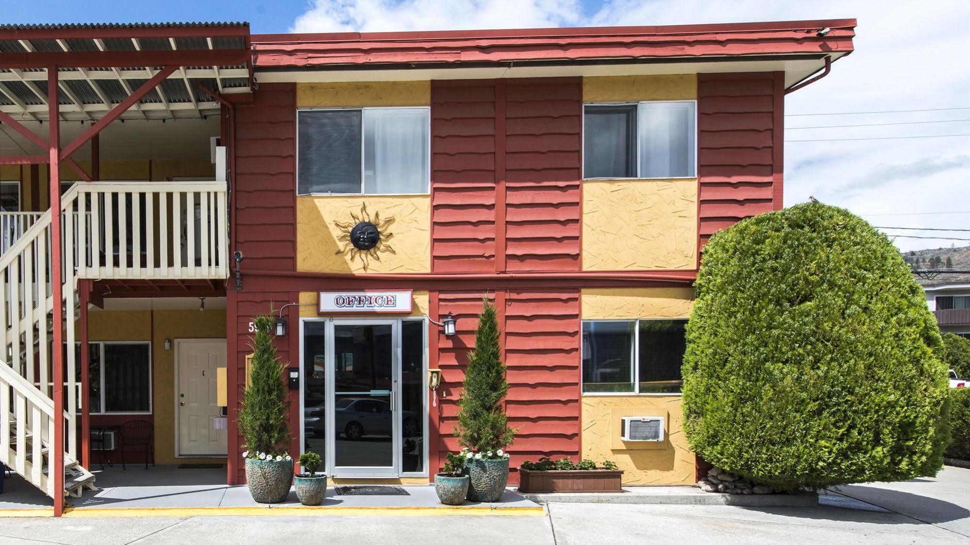 Maple Leaf Motel Inn Towne 오소유스 외부 사진