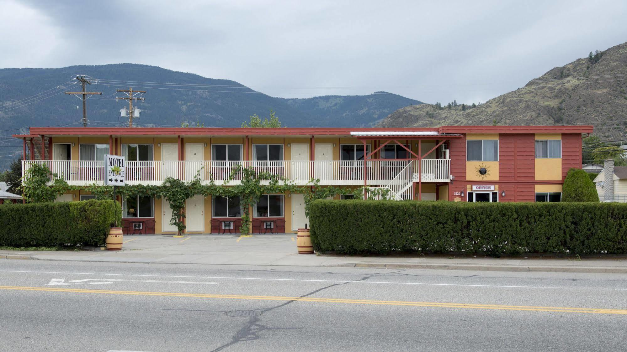 Maple Leaf Motel Inn Towne 오소유스 외부 사진