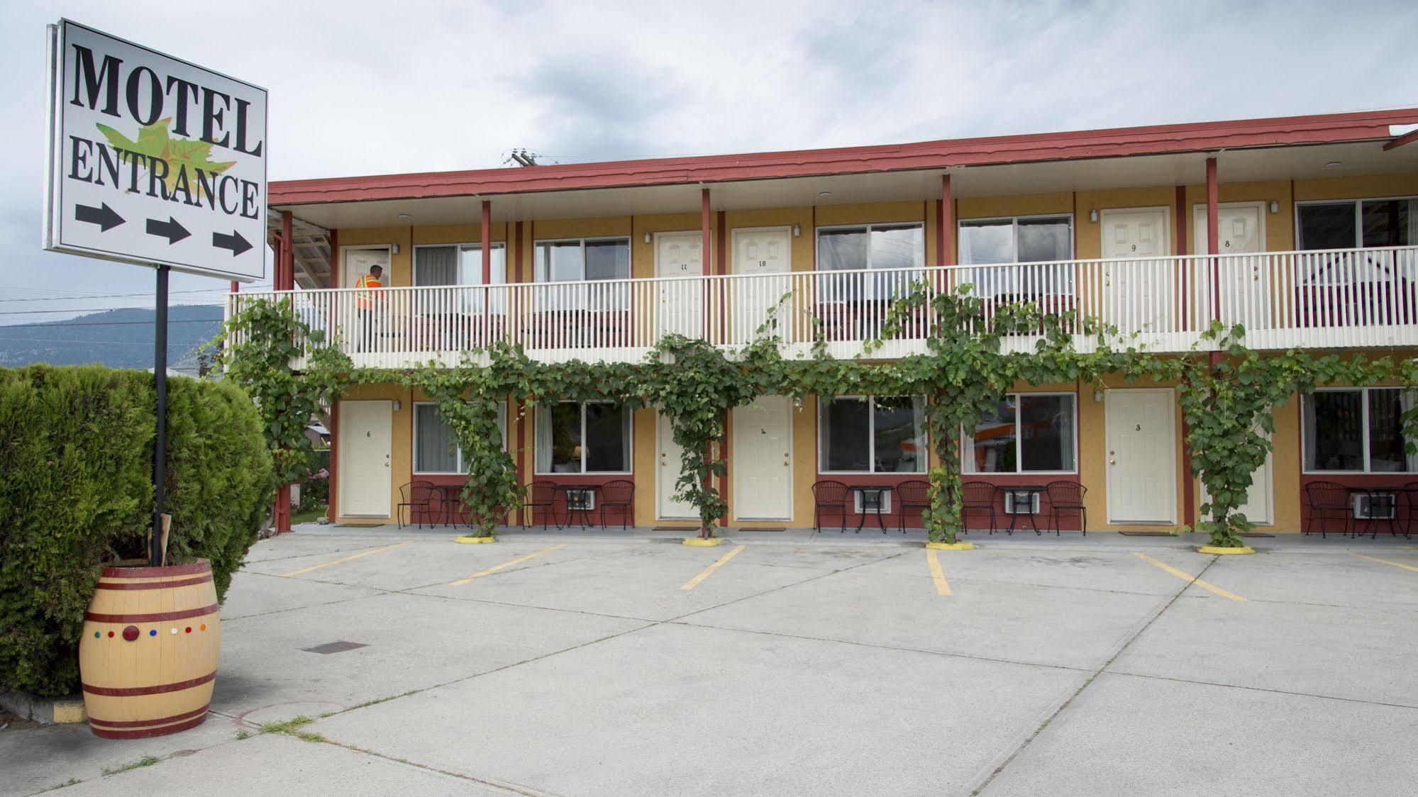 Maple Leaf Motel Inn Towne 오소유스 외부 사진