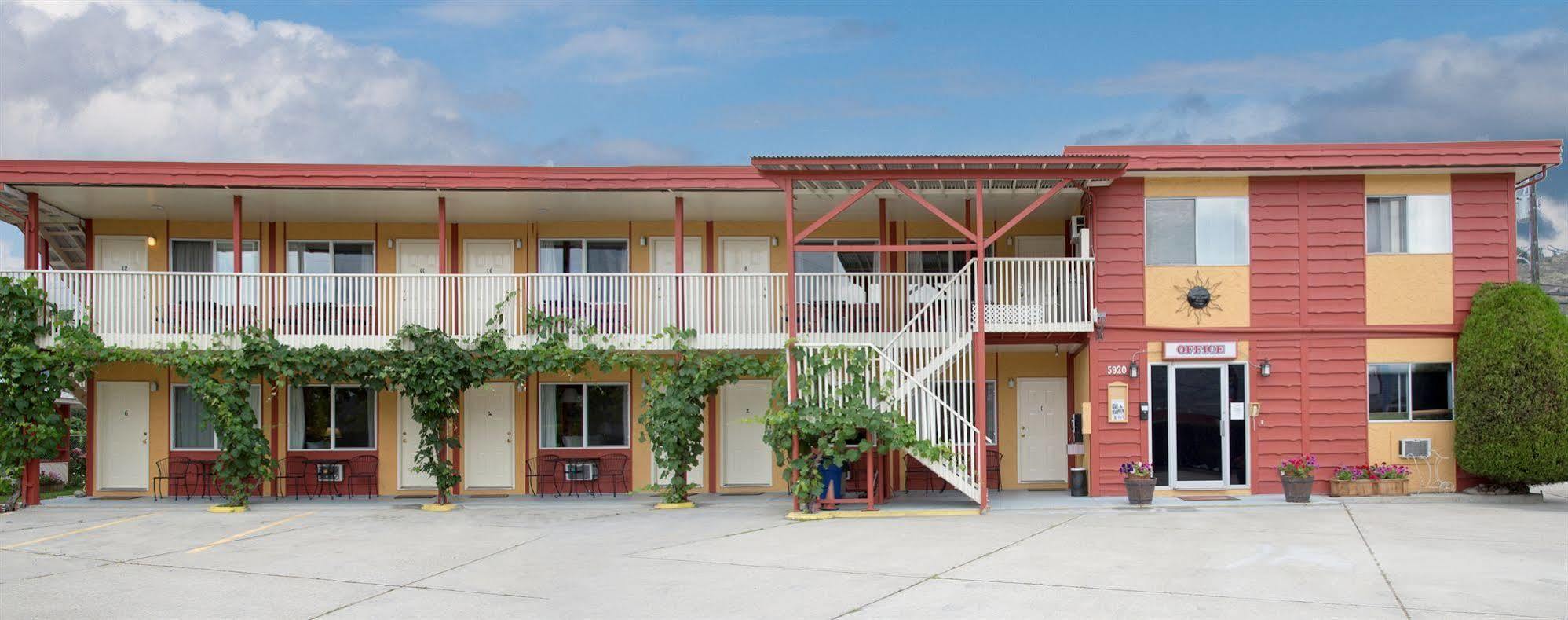 Maple Leaf Motel Inn Towne 오소유스 외부 사진