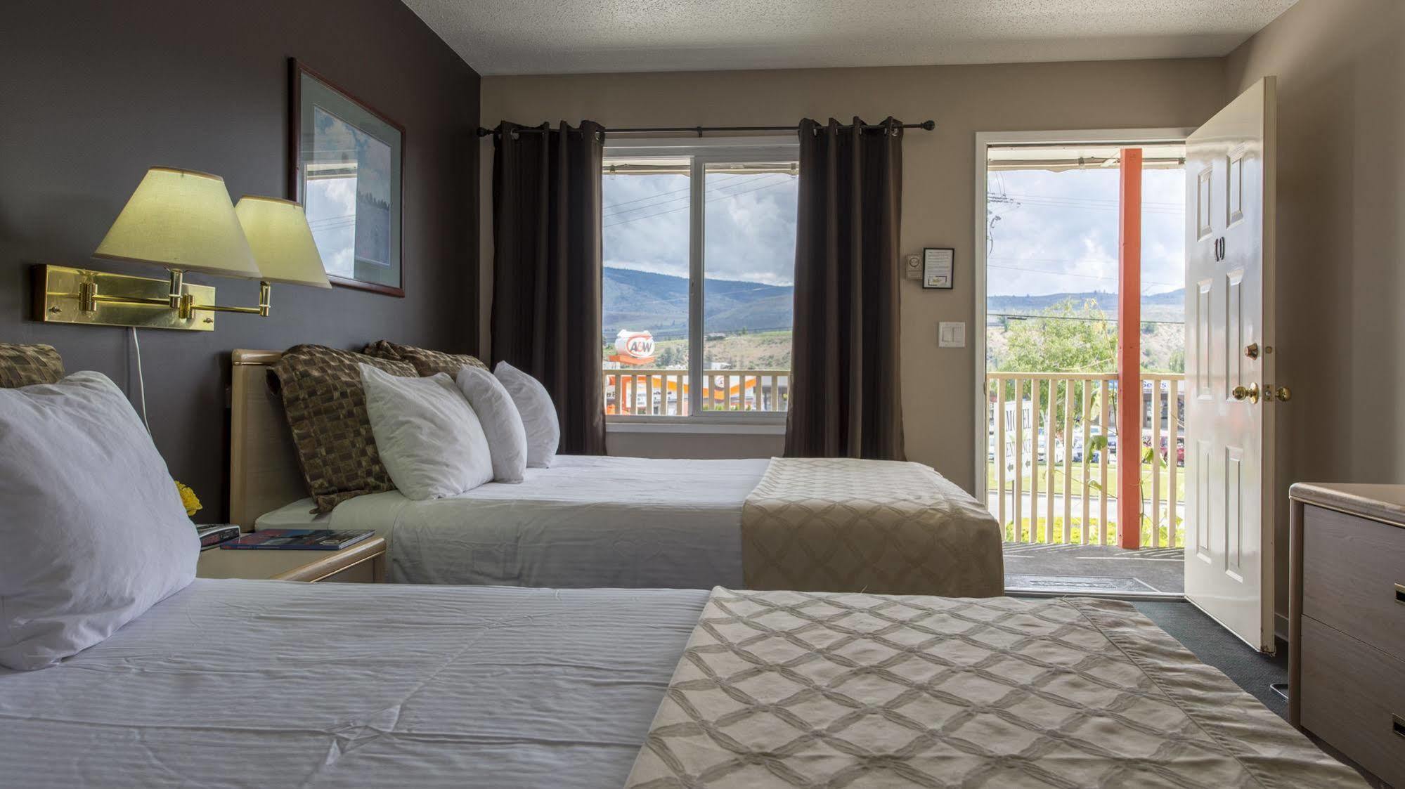 Maple Leaf Motel Inn Towne 오소유스 외부 사진
