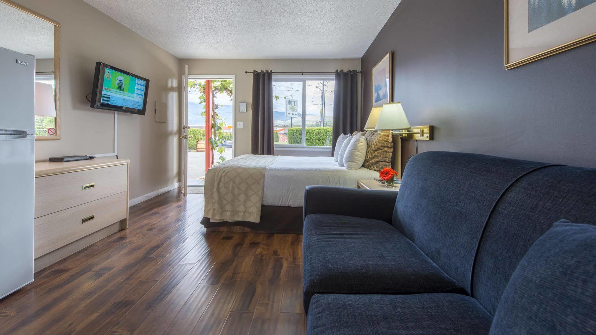 Maple Leaf Motel Inn Towne 오소유스 외부 사진