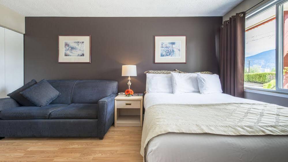 Maple Leaf Motel Inn Towne 오소유스 외부 사진