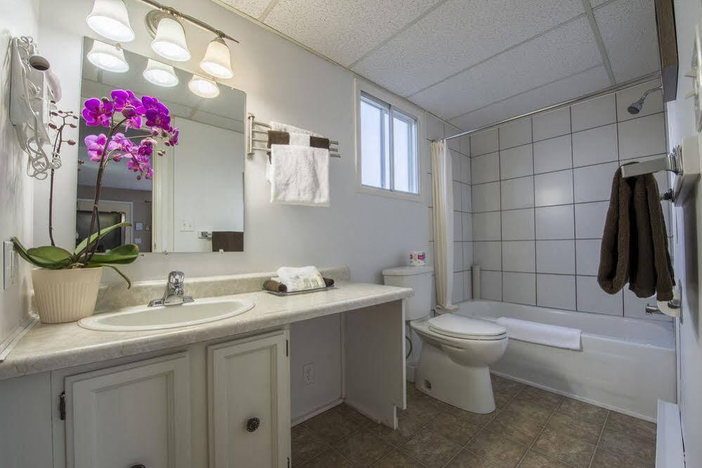 Maple Leaf Motel Inn Towne 오소유스 외부 사진